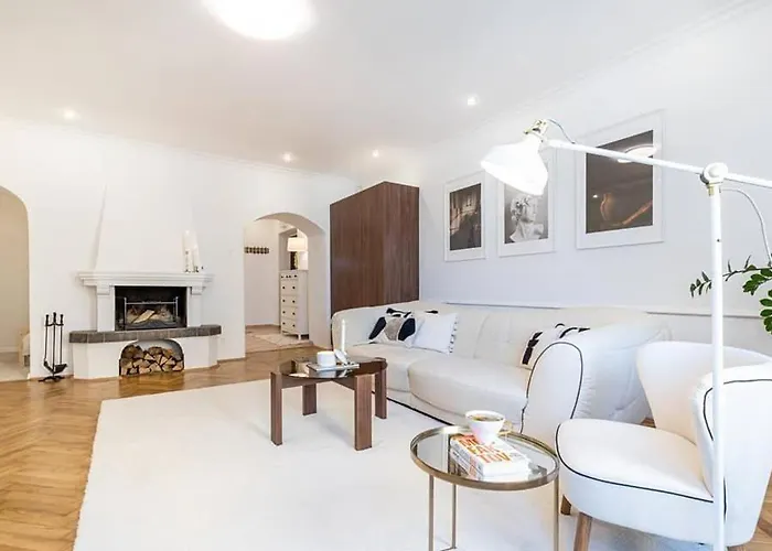 Ah Bajzova Apartment *